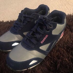 Reebok woman’s slip resistant sneakers.